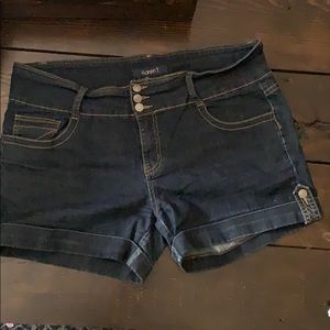 The most flattering jean shorts ever!